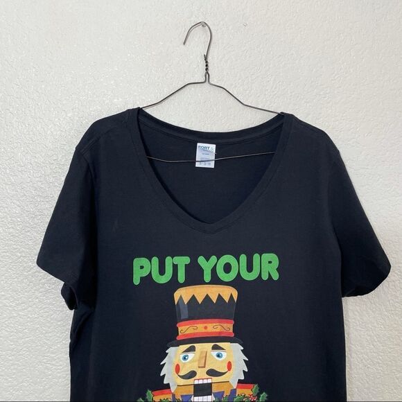 Christmas Nutcracker Graphic Screen Print Tee Shirt Black V-Neck Cotton Size XL - Picture 4 of 7